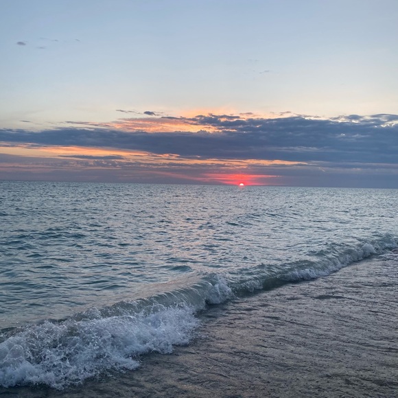 Meet your Posher, Hannah Isobel - Picture 1 of 1